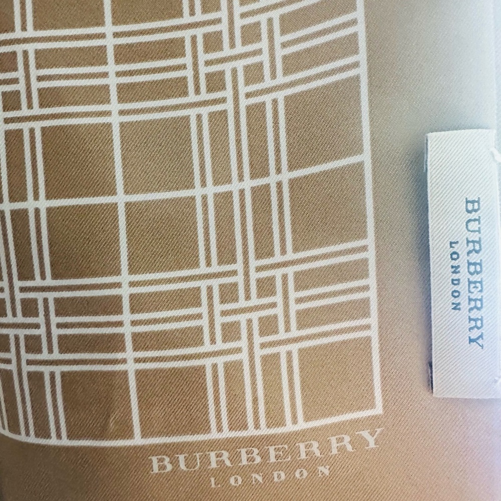 Burberry Gold-Beige Checkered Scarf - Picture 2 of 5